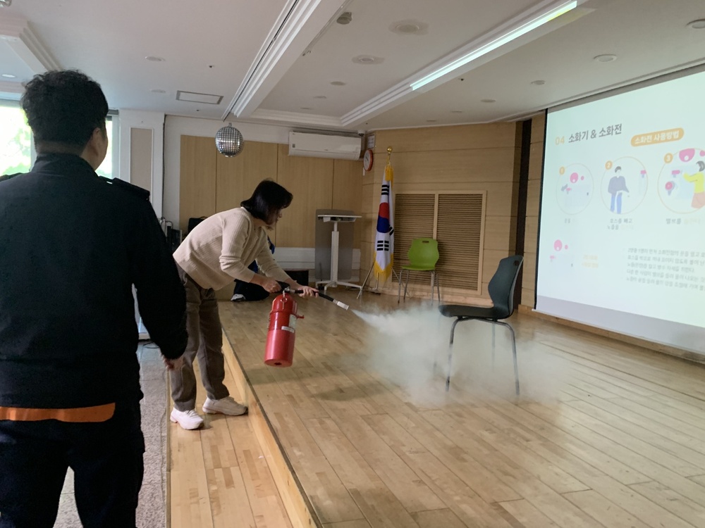 [2025년 12월 생활지원사 전체 간담회 및 소방교육 실시]