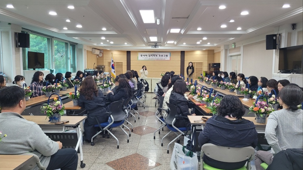 [2025년 11월 [생활지원사 전체 간담회 실시 및 심리회복교육 실시-노인맞춤돌봄서비스]