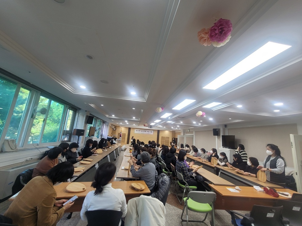 2024년 노인맞춤돌봄서비스 종사자 심리회복 프로그램(원목도마 만들기)